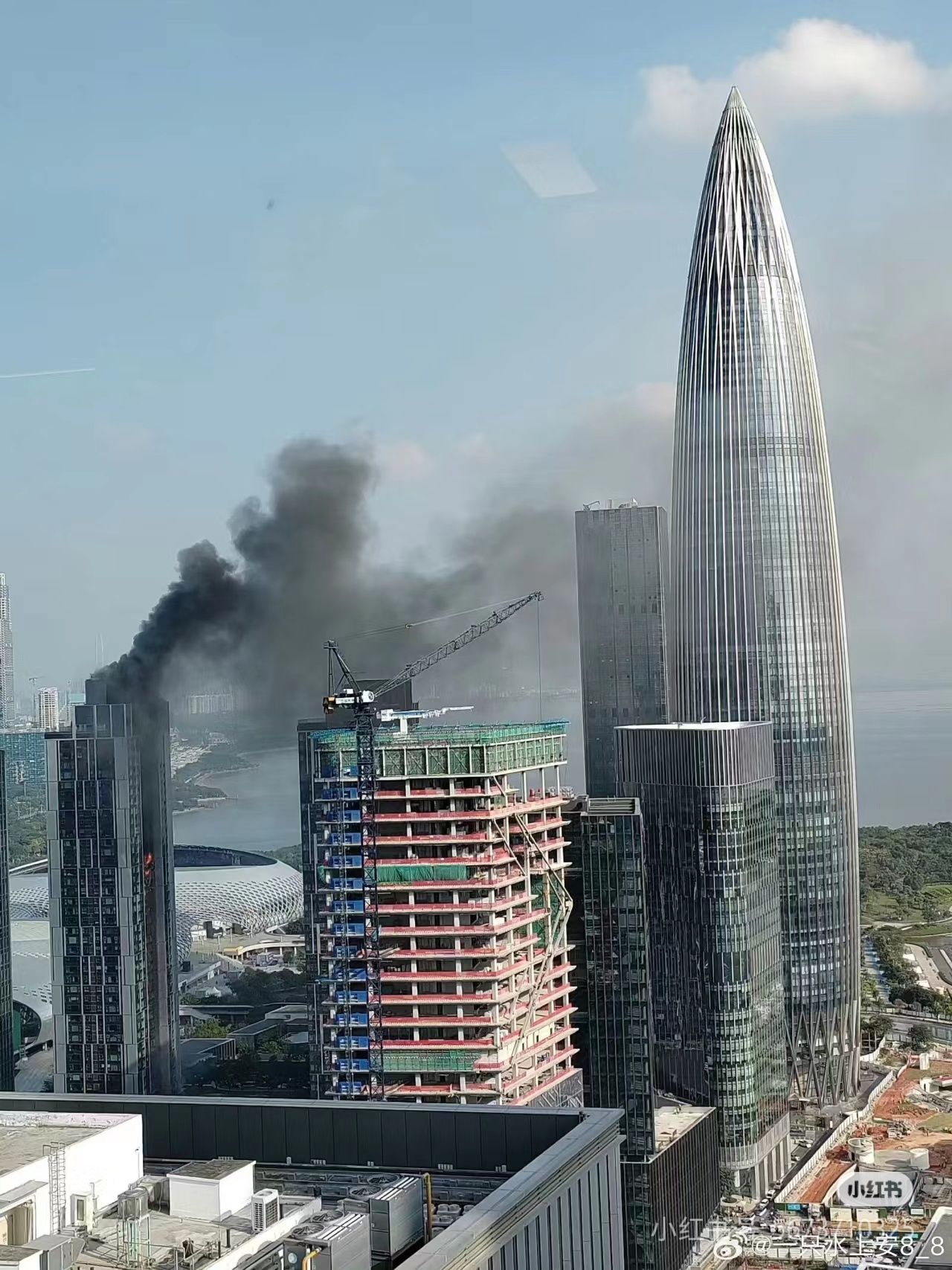 独家｜华润物业公司回应“深圳湾悦府高层住宅爆燃”事故：将全力配合做好善后|界面新闻 · 快讯